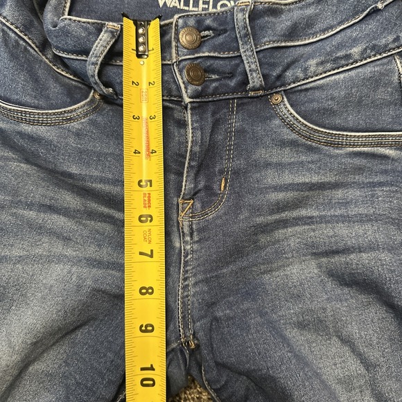 Wallflower Jeans Womens Sz 0 Blue Denim Pants Distressed Sassy High Rise 25x27 - Picture 5 of 6